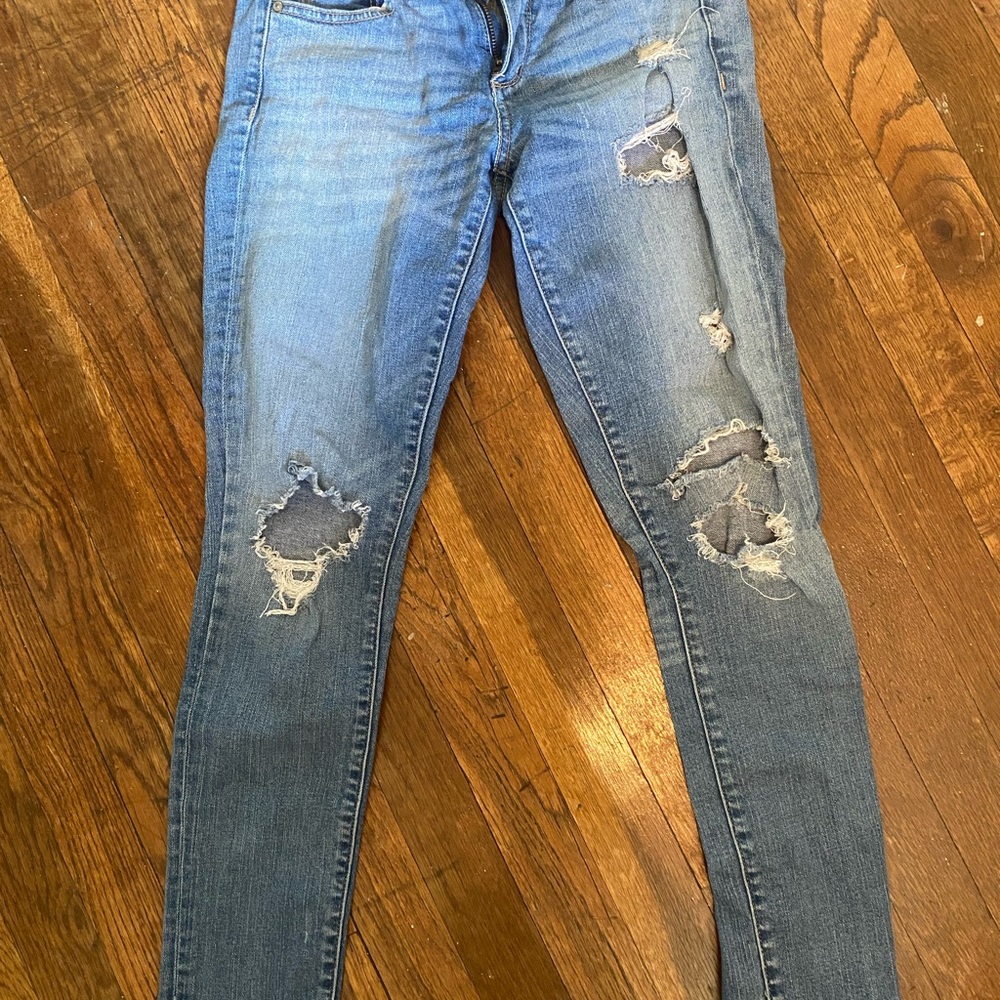 Arizona Jean Company Light Blue Distressed Skinny Jeans